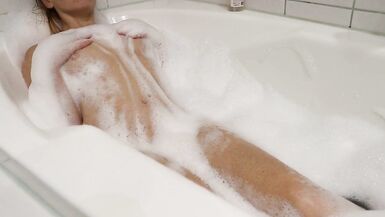 Very Sexy Girl Masturbates And Enjoys Bubble Bath - 2 image
