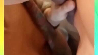 La femme perd son pari, fait une fellation à notre ami et avale du sperme. - 1 image