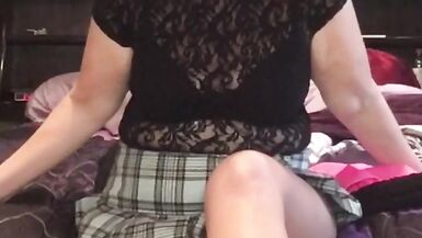 LilGiantess Chats With Her Cuck