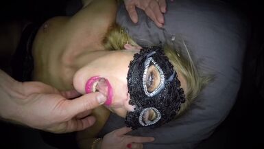 Lekker geil sperma sletje krijgt facial - sperma in haar ogen - 1 image