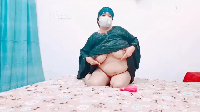 Indian muslim aunty sex with toy in doggystyle at Zeenite