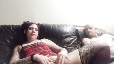Tattooed spun couple Texas and hotwife Sunshyne Solo play and edging for cam show. - 3 image