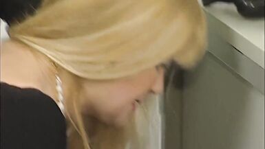 Blonde Milf Tina 42 bevorzugt eine echten Schwanz - 5 image