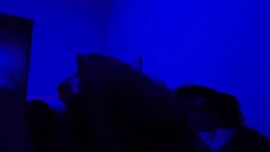 Baiser un mec au hasard lors dune fête