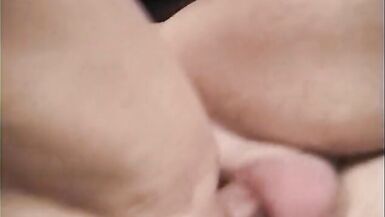 Une blonde chaude se fait masser et lécher les pieds avant que létalon ne la baise. - 13 image