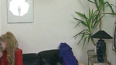 Moechtegern Pornoproduzent verfuehrt 2 Porno Sternchen - 10 image