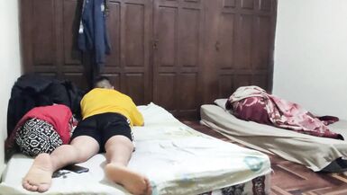 Film : ma femme me trompe avec mon meilleur ami tous les jours quand je ne suis pas à la maison et aujourdhui jai pu les enregistrer Quelle putain de femme jai eu pendant tout ce temps ! - 12 image