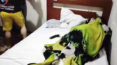 Film : ma femme me trompe avec mon meilleur ami tous les jours quand je ne suis pas à la maison et aujourdhui jai pu les enregistrer Quelle putain de femme jai eu pendant tout ce temps ! - 2 image