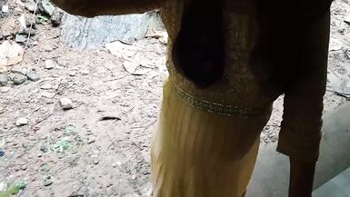 Everbest Homemade Rough Painful Fuck With Desi Indian Bhabhi Found on Field Sex video (en anglais) - 3 image