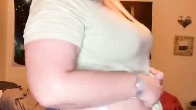 Bbw milf выглядит так хорошо в ее джинсах, что она должна заставить себя кончить! - 2 image