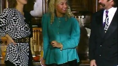 Er fickt die notgeile Blondin nach der Arbeit in der Kueche - 2 image