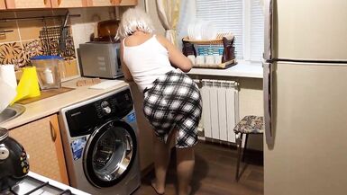 In the kitchen, it's nice to fuck a mature mom in the ass - 2 image