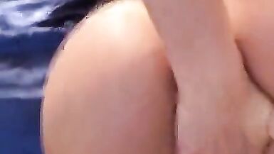 Une MILF en chaleur se fait baiser par un jeune étalon britannique et reçoit un soin du visage salissant - 2 image