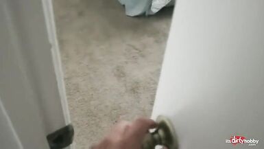 Mãe apanhada com força pelo enteado - 1 image