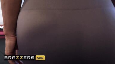 Brazzers - Deux légendes Lisa Ann et Nicolette Shea se partagent la bite - 1 image