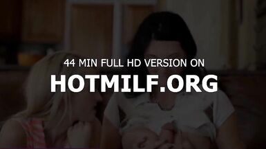 DAVVERO la mamma pornostar prega per una scopata tabù con il figliastro - 4 image