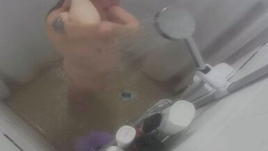 Mamma che fa la doccia telecamera nascosta - 13 image