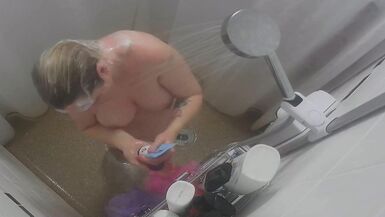 Mamma che fa la doccia telecamera nascosta - 3 image