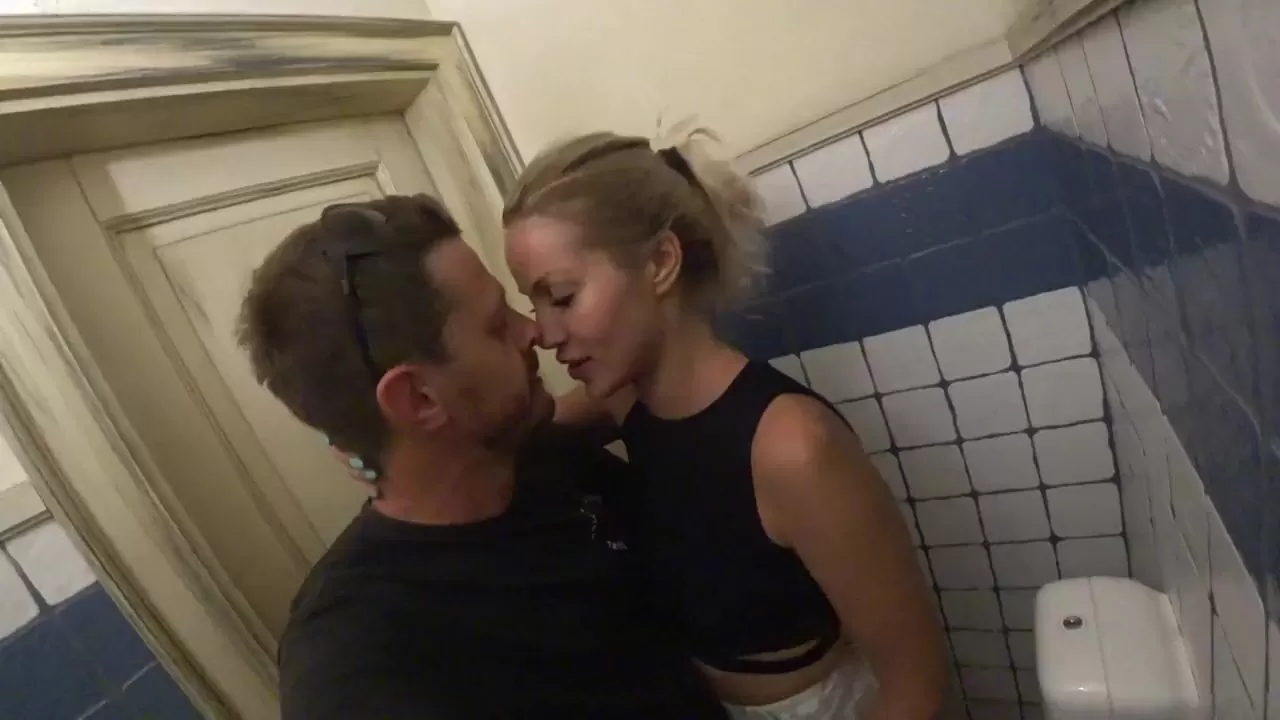 Wife Kissing Stranger Porn - HOTWIFE SEDUCES STRANGER AT BAR - CHERRY KISS watch online