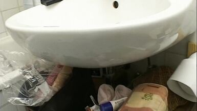 une blonde se rase pour son voisin et joue avec un godemiché - 14 image
