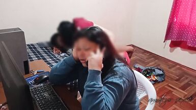 Meine Frau Cuckold telefoniert, während ich ihre beste Freundin vernasche: Je mehr sie abgelenkt ist, desto reicher ficke ich mit ihrer Freundin, während sie meine Hausschulden bezahlt. - 10 image