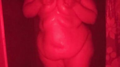 BBW Dusche Tease - 2 image