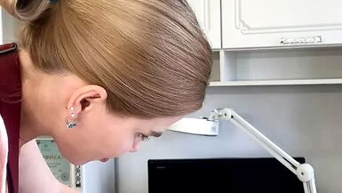 SugarNadya épile la bite dun client bavard