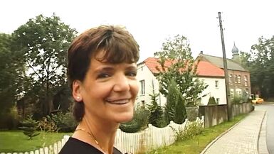 Milf von der Strasse zum Fickcasting ueberredet - 1 image