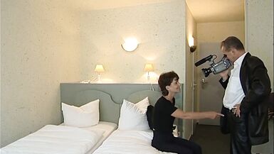 Milf von der Strasse zum Fickcasting ueberredet - 10 image