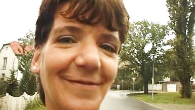 Une milf de la rue persuadée de participer à un casting de baise