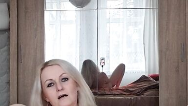 Mommy gets playful - 10 image