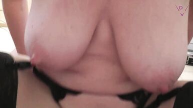 Prête à baiser - La chatte du quartier - 13 image