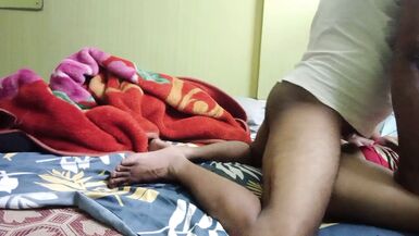Jab Padosi wale ne Padosan ko Lekar hotel mei gya aur jawaani ki pani nikala chut marwane wali sexypuja 18 years hot - 1 image