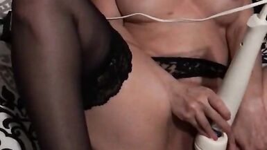 最初の動画、Milf has multiple orgasms, surprise squirt！ - 8 image