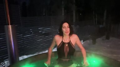 Solo in the bathroom and orgasm from fisting - 4 image