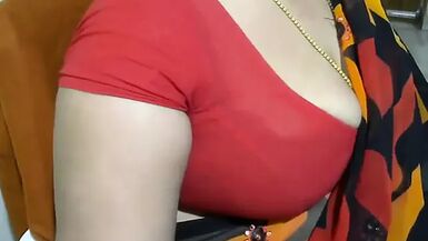 Telugu Aunty cam show down pink panties - 1 image