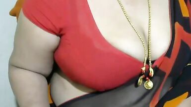 Telugu Aunty cam show down pink panties - 6 image