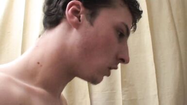 Une MILF chaude et excitée se fait baiser comme une salope