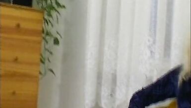 Blonde Milf wird aufdem Boden gefickt - 4 image