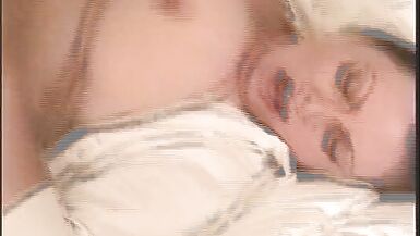 Joey était à la recherche de sexe avec une femme plus âgée et a trouvé Nikki Cars aux gros seins. - 9 image