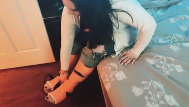 Sexy brunette BBW getting fucked with two short leg casts - 3 image