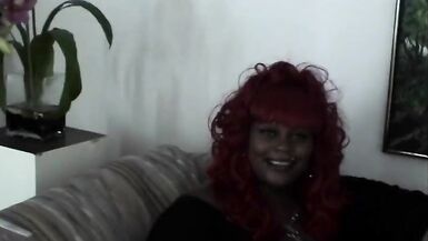 Belle BBW ebony parlano con la telecamera dietro le quinte - 8 image