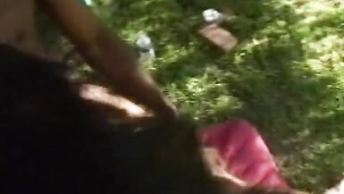 La MILF française Amber Williams suce intensément les bites lors dun gangbang de quatre hommes. - 10 image