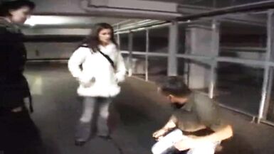 Geiler Femdom - Spucken, Schlagen, Treten! - 2 image