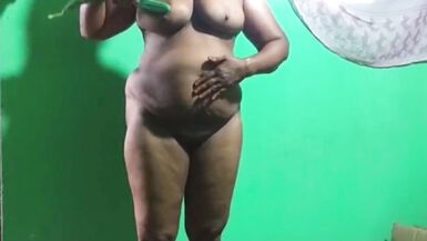 Desi Mature Milf Showing Big Boobs And Ass - 9 image