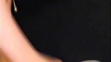 Junge Milf lutscht bis das Sperma kommt - 5 image