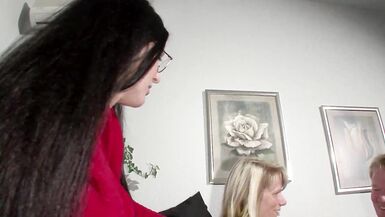 VALERIE DE WINTER: Amateur German Therapie - (Episode #02) - 3 image