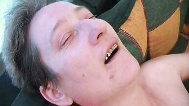 Russian mommy Ludmila and inexperienced cunt-hunter Alex - 2 image
