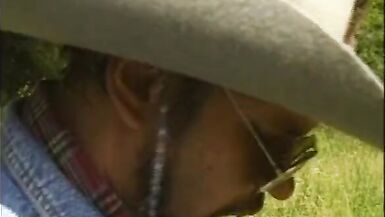 Cowboy fickt Milf im Hohen Gras - 5 image