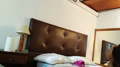La mia vicina mi accoglie in casa sua - 11 image